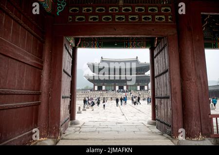 Le porte del palazzo nel palazzo di Seoul, Corea del Sud. , Una delle tre porte del palazzo Heung Foto Stock