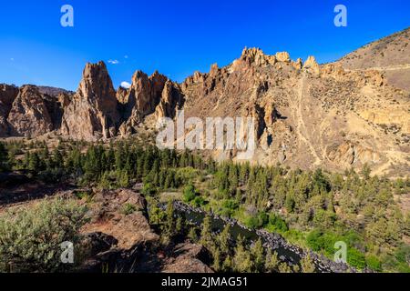 Una vista mozzafiato dello Smith Rock state Park in Oregon, Stati Uniti Foto Stock