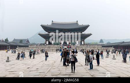 Le porte del palazzo nel palazzo di Seoul, Corea del Sud. Foto Stock