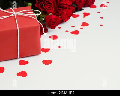 san valentino rosso rose scatola regalo cuore Foto Stock