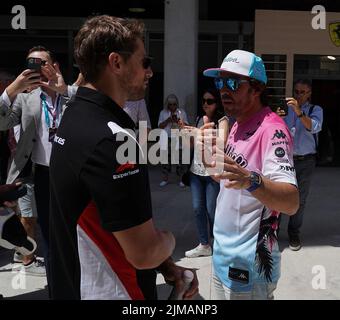 08.05.2022, Miami International Autodrome, Miami, FORMULA 1 CRYPTO.COM MIAMI GRAND PRIX ,im Bild Romain Grosjean mit Fernando Alonso (ESP), Alpine F1 Foto Stock