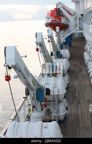 Zattera di salvare la vita durante un incidente in mare Foto Stock