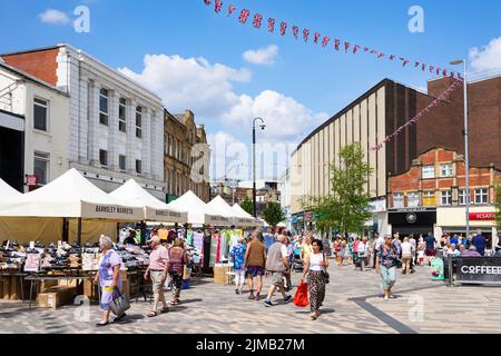 Barnsley mercato nel centro di Barnsley mercato all'aperto Barnsley con bancarelle Barnsley South Yorkshire West Riding of Yorkshire Inghilterra UK GB Foto Stock