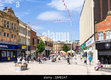 Barnsley mercato bancarelle in Queen Street nel centro della città mercato all'aperto Barnsley South Yorkshire West Riding of Yorkshire Inghilterra UK GB Europa Foto Stock