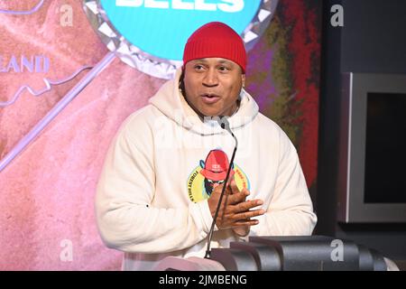 LL Cool J illumina l'Empire state Building per celebrare il Rock the Bells Festival a sostegno dell'Universal Hip Hop Museum il 5 agosto 2022 a NE Foto Stock