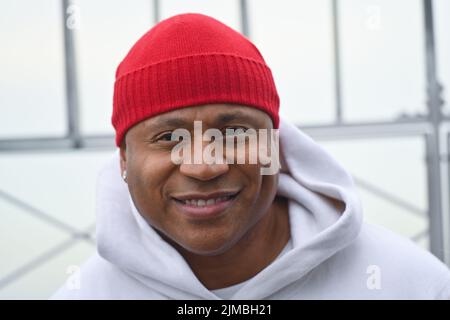 LL Cool J illumina l'Empire state Building per celebrare il Rock the Bells Festival a sostegno dell'Universal Hip Hop Museum il 5 agosto 2022 a NE Foto Stock