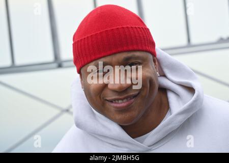 LL Cool J illumina l'Empire state Building per celebrare il Rock the Bells Festival a sostegno dell'Universal Hip Hop Museum il 5 agosto 2022 a NE Foto Stock