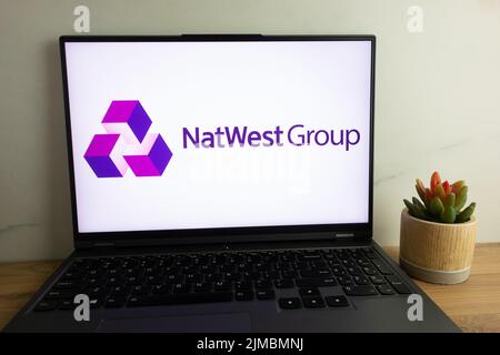 KONSKIE, POLONIA - 04 agosto 2022: Il logo della società di holding bancaria e assicurativa britannica di NatWest Group plc è visualizzato sullo schermo del computer portatile Foto Stock