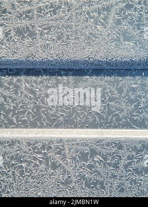 Texture motivi gelosi su primo piano in metallo grigio Foto Stock