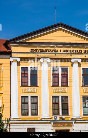 Dettagli architettonici, facciata dell'edificio dell'Università 1 Decembrie 1918, Alba Iulia, Romania, 2021 Foto Stock