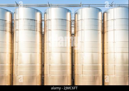 Vasche in acciaio inox per vino Foto Stock