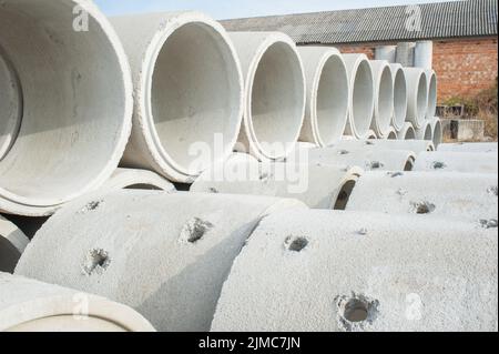Tubo di cemento per l'edilizia Foto Stock