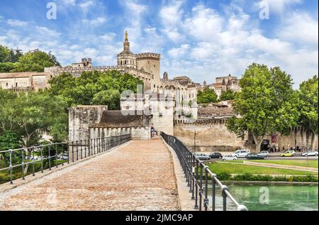 Ponte di Avignone con il Palazzo dei Papi, Pont Saint-Benezet, Provenza, Francia Foto Stock