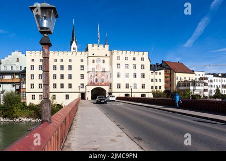 City Gate o Brucktor, Inn Bridge, Wasserburg River Inn, ottobre 2010 Foto Stock