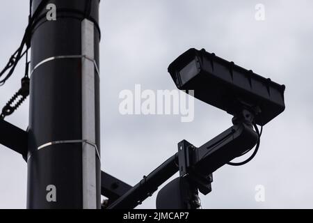 Friburgo, Germania. 05th ago 2022. La polizia di Friburgo ha installato una rete di telecamere in una zona molto frequentata di notte, che sono ormai in funzione da poco tempo. Credit: Rin/dpa/Alamy Live News Foto Stock