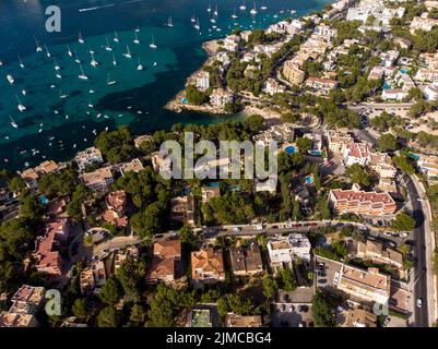 Vista aerea, vista di Santa Ponca e del porto turistico, dietro la Serra de Tramuntana, Maiorca, Baleari Foto Stock