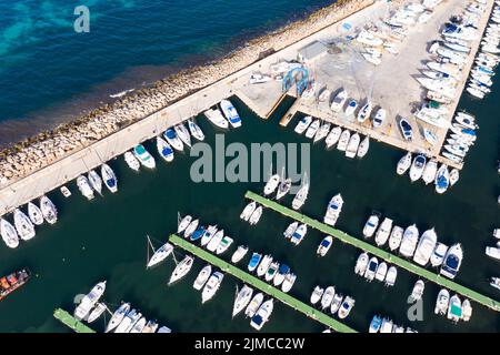 Vista aerea, Can Picafort, baia e porto, Maiorca, Isole Baleari, Spagna Foto Stock