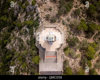 Vista dall'alto di Creu d'es Picot, alto incrocio in pietra al Santuari de Sant Salvador, Santuario di Sant Salvador, vicino a Felanitx, Maiorca, Isole Baleari Foto Stock