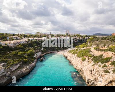 Spiaggia di Antena 'Cala Antena' a Cales de Mallorca nell'isola spagnola di Maiorca in Spagna. Foto Stock