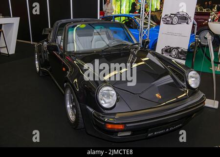 Auto classica storica vettura classica Porsche 911 930 Turbo Targa, fiera Techno classica, Essen, Renania settentrionale-Vestfalia, Germania Foto Stock