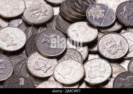 Flat Lay primo piano di una vecchia Piso Filippine monete Foto Stock