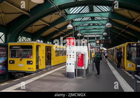 Stazione della metropolitana di Eberswalder Strasse, Hochbahn, Berlino, Germania Foto Stock