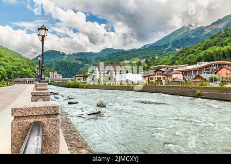 Stazione sciistica Rosa Khutor nelle giornate nuvolose Foto Stock