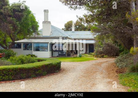 The 'Yelki by the Sea' Bed and BeBreakfast Establishment at 66 Franklin Parade, Encounter Bay S.A., 5211, Australia. La storica residenza era precedentemente conosciuta come Fountain Inn. Foto Stock