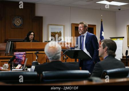 Austin, Texas, Stati Uniti. 5th ago 2022. WESLEY PALLA dà argomenti di chiusura Venerdì, 5 agosto 2022, al tribunale della contea di Travis ad Austin. I giurati sono stati invitati a valutare i danni punitivi contro l'ospite Infowars Alex Jones (non mostrato) dopo aver assegnato $4,1 milioni di danni effettivi ai genitori di Jesse Lewis il giovedì. (Credit Image: © Briana Sanchez via ZUMA Press Wire) Foto Stock