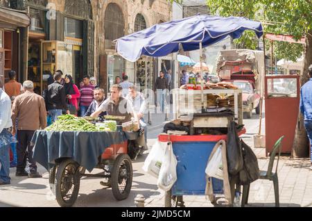Tripoli, Libano, 09 - 2017 aprile: Centro della città di Tripoli, a nord del Libano, gente di cultura Foto Stock