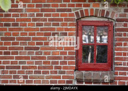 Sfondo. Muro della scuola di 180 anni - sfondo antico e spazio copia. Foto Stock