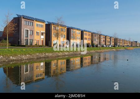 Le case con i pannelli solari Foto Stock