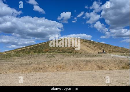 Londra, Regno Unito. 5th ago 2022. Northala Fields colline artificiali create dalle macerie degli stadi di Wembley e White City, Londra, Regno Unito. 5th agosto 2022. Credit: Vedi li/Picture Capital/Alamy Live News Foto Stock