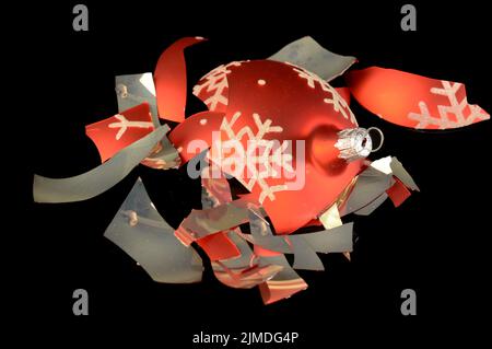 Bauble di Natale rotto Foto Stock