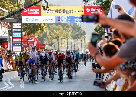 Cracovia, Polonia. 05th ago 2022. Arnaud Demare dalla Francia vince durante l'ultima 7th giornata del 79. Tour de Poulogne UCI World Tour. Credit: SOPA Images Limited/Alamy Live News Foto Stock