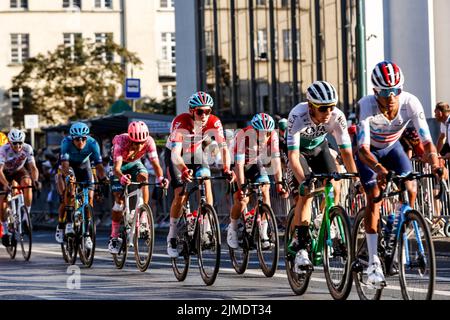 Cracovia, Polonia. 05th ago 2022. Il peloton gareggia per le strade durante l'ultima 7th giornata della 79. Tour de Poulogne UCI World Tour. Credit: SOPA Images Limited/Alamy Live News Foto Stock