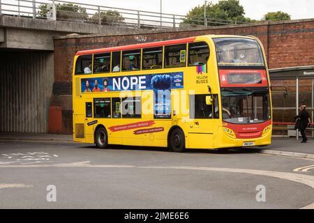 Gli autobus gialli di Bournemouth sono andati ad amministratioon e tutti i servizi sono cessati il 4 agosto. Foto scattate l'ultimo giorno Foto Stock