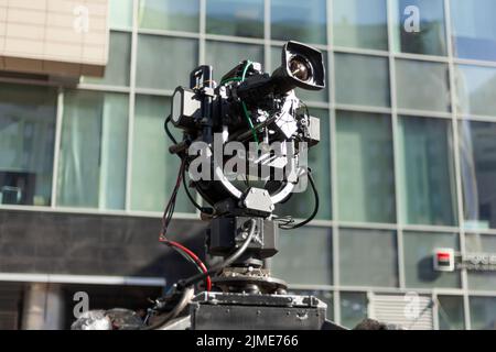 Videocamera su guide. Riprese TV compresse. Foto Stock