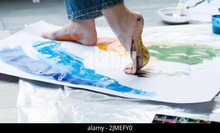 pittura scuola di arte piedi coloratissimo arte astratta Foto Stock