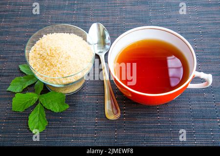 Tazza di tè e zucchero di canna Foto Stock