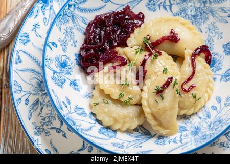 Gnocchi fatti in casa con primo piano di cavolo. Foto Stock