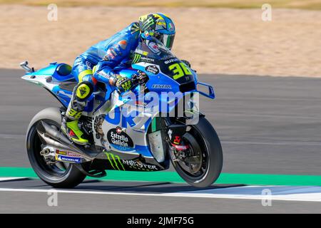 Towcester, Regno Unito. 06th ago 2022. Joan MIR (Spagna) del Team SUZUKI ECSTAR durante la sessione 2022 del Monster Energy Grand Prix MotoGP Free Practice 3 al circuito di Silverstone, Towcester, Inghilterra, il 6th agosto 2022. Foto di David Horn. Credit: Prime Media Images/Alamy Live News Foto Stock