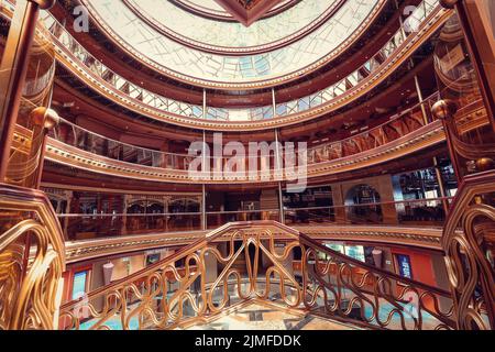 Magnifici interni in crociera sulla nave Foto Stock
