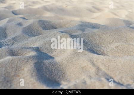 Sabbia fine e granulosa sulla spiaggia della costa baltica polacca Foto Stock