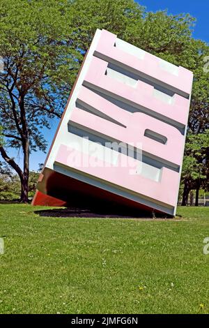 Il Free Stamp di 35 tonnellate di arte pubblica commissionato da Claes Oldenburg e Coosje van Bruggen è stato un appuntamento, dal 1991, a Willard Park, Cleveland, OH Foto Stock