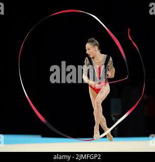 Marfa Ekimova in Inghilterra compete con il nastro durante la finale del nastro all'Arena Birmingham il giorno nove dei Giochi del Commonwealth 2022 a Birmingham. Data foto: Sabato 6 agosto 2022. Foto Stock