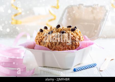 Piccola torta di compleanno. Foto Stock