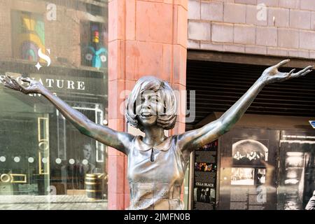 Statua di bronzo nera cilla a Liverpool, Regno Unito Foto Stock