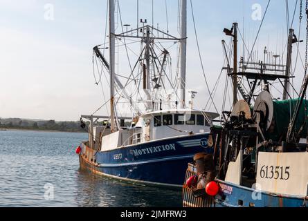 Narragansett, Rhode Island USA - 27 giugno 2021: La motivazione commerciale della barca da pesca ormeggiata per la notte a Narraganset Rhode Island. Foto Stock