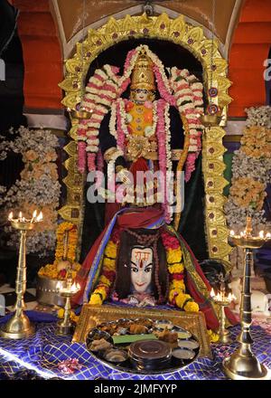 Beawar, Rajasthan, India. 5th ago 2022. Scultura di Lord Shiva decorata come Lord RAM nel secondo anniversario di Ayodhya RAM Mandir Ground Breaking cerimonia durante il mese santo indù di Shravan al tempio di Diggi Mahadev a Beawar. (Credit Image: © Sumit Saraswat/Pacific Press via ZUMA Press Wire) Foto Stock